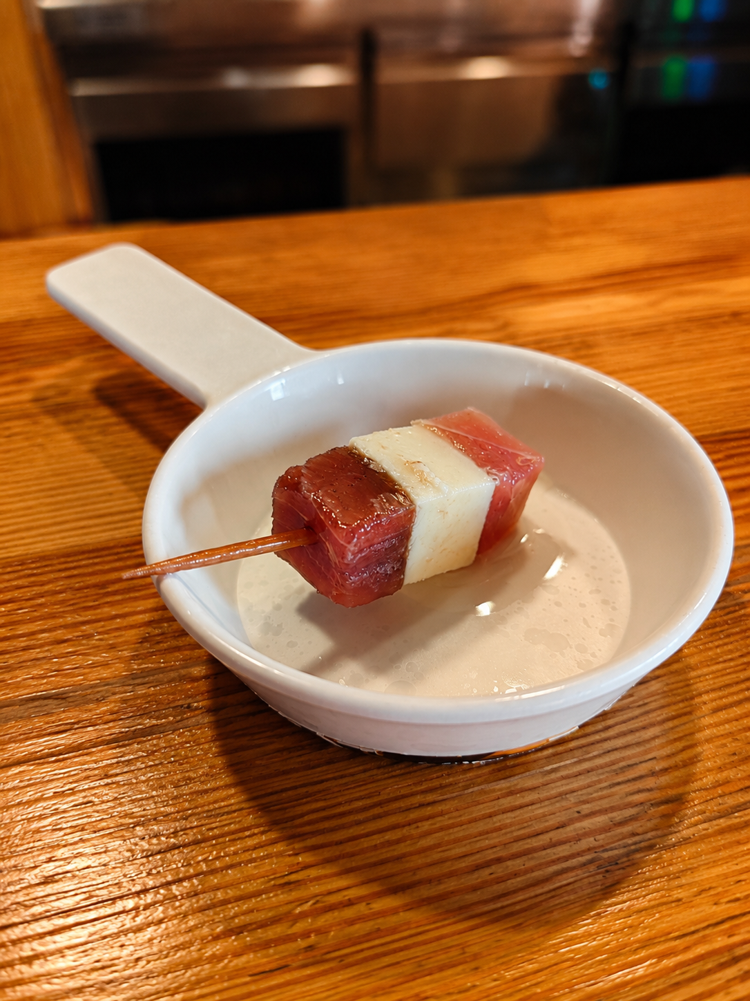 Banderilla de atún y queso en cazuelita
